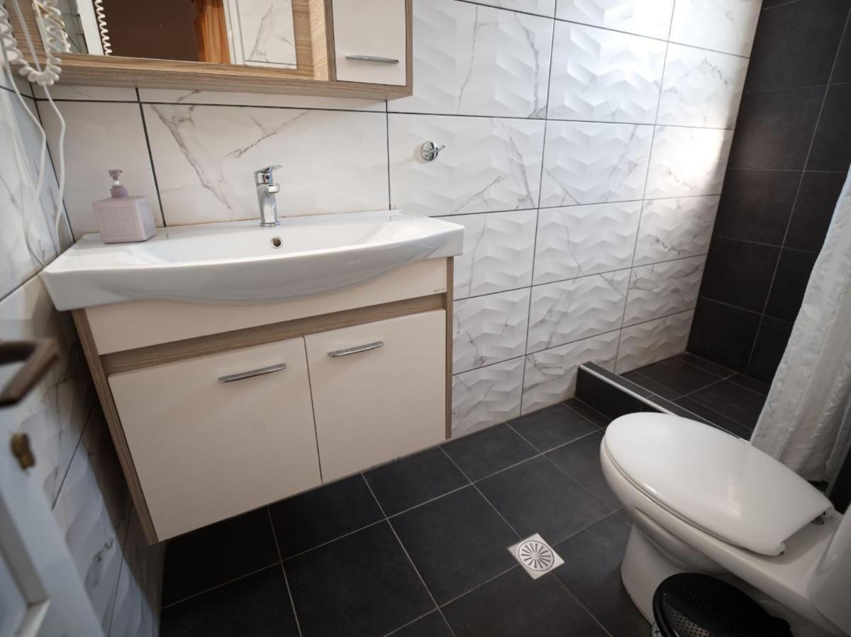 Calypso Hotel Lipszí Kültér fotó